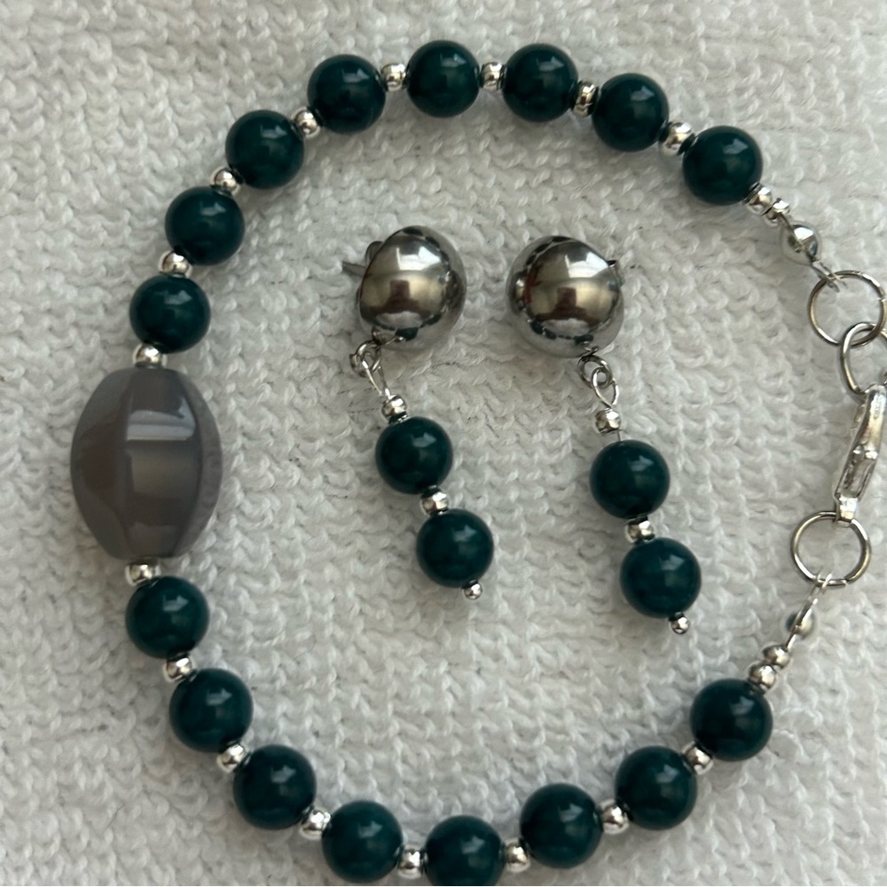 Set. Green and Silver Beaded with chunky gray Quartz (bracelet and earrings) New